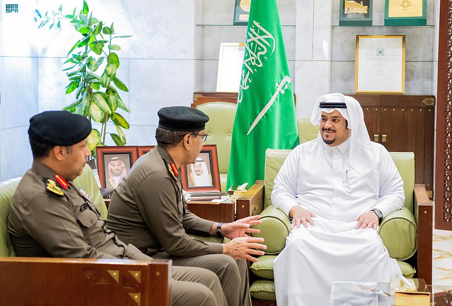 نائب أمير الرياض يستقبل مدير شرطة المنطقة