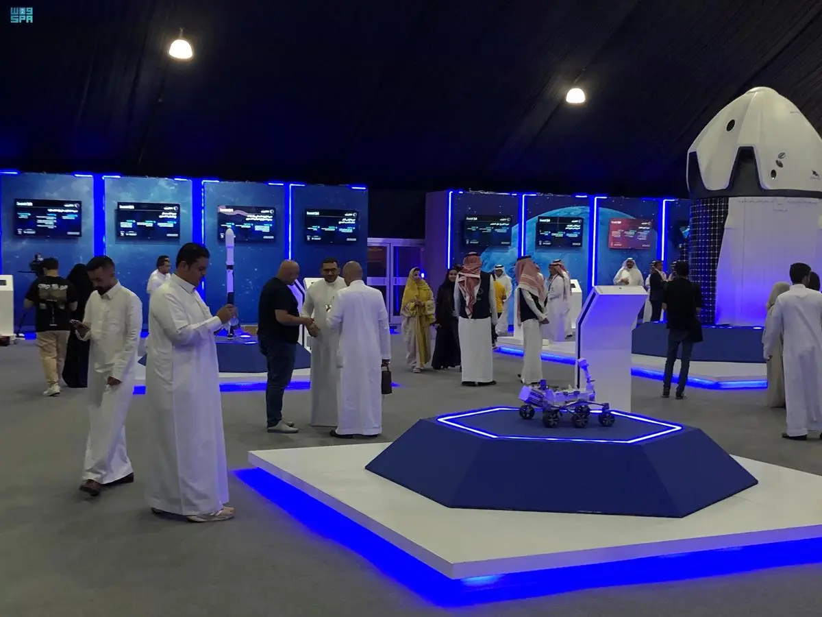 متابعة جماهيرية في الرياض للحظات انطلاق “ريانة وعلي” على متن المركبة (دراغون) نحو الفضاء