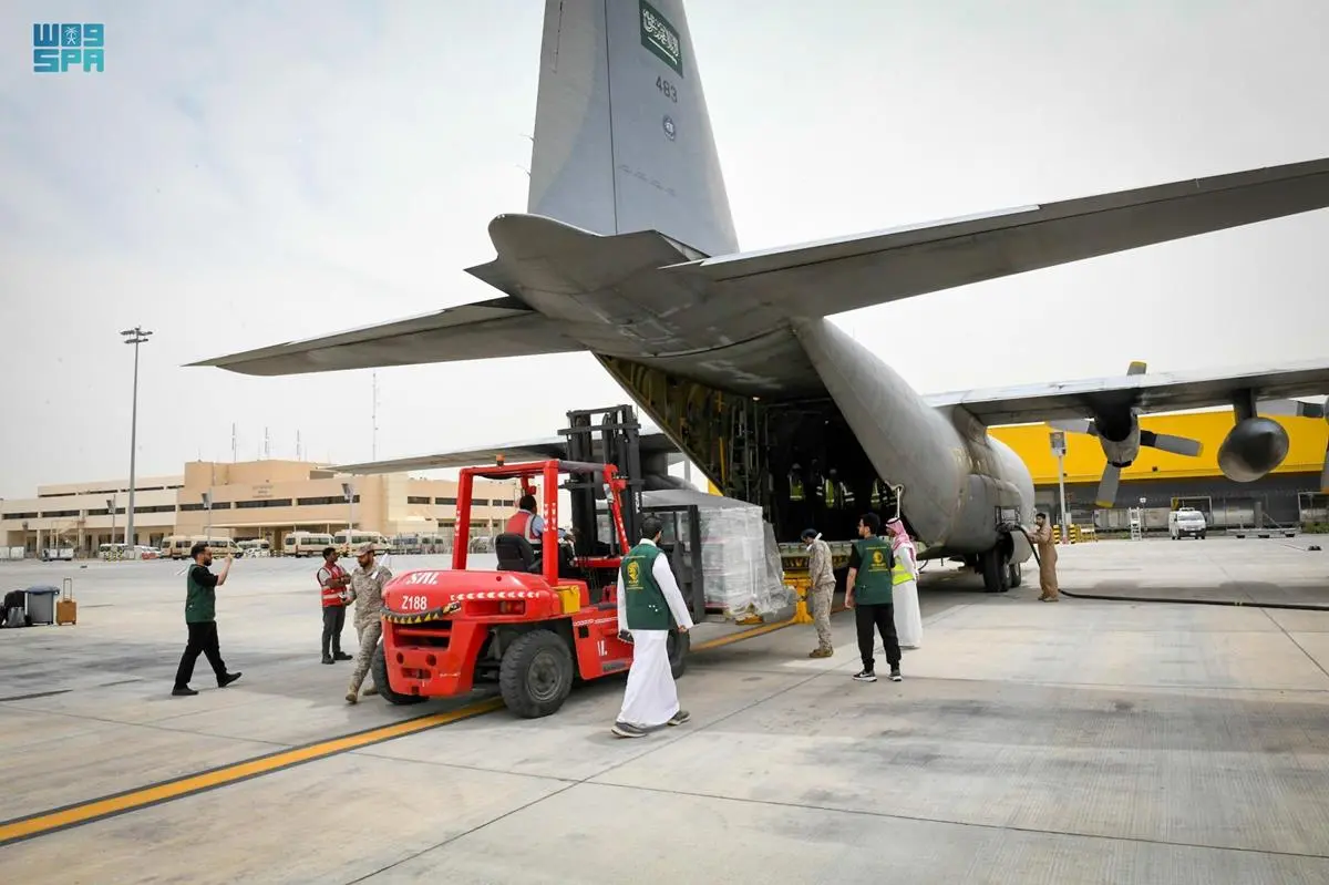 مغادرة الطائرة الإغاثية الخامسة ضمن الجسر الجوي السعودي لمساعدة الشعب السوداني
