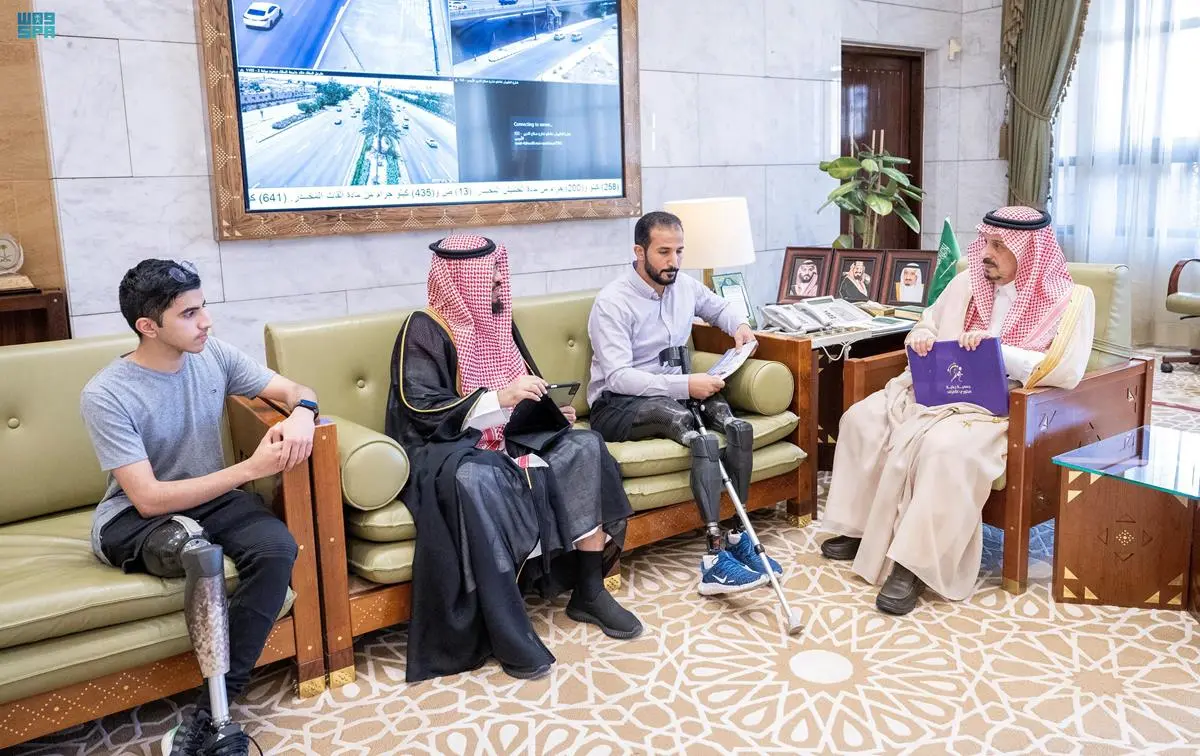أمير الرياض يستقبل رئيس مجلس إدارة جمعية رعاية مبتوري الأطراف
