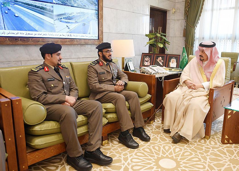 أمير الرياض يستقبل مدير الدفاع المدني بالمنطقة
