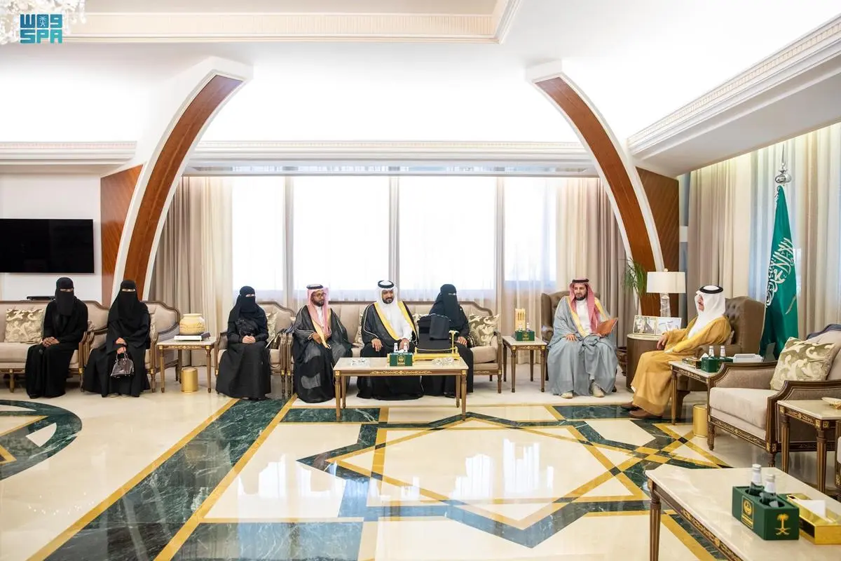 أمير الشرقية يستقبل رئيس الجمعية السعودية للعلاج الطبيعي ومدير وأعضاء فرع المنطقة