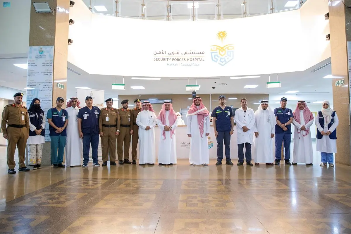 الأمير عبدالعزيز بن سعود يتفقد سير العمل في مستشفى قوى الأمن بمكة المكرمة ويزور عدداً من المرضى الذين يتلقون الرعاية الطبية ويطمئن على صحتهم