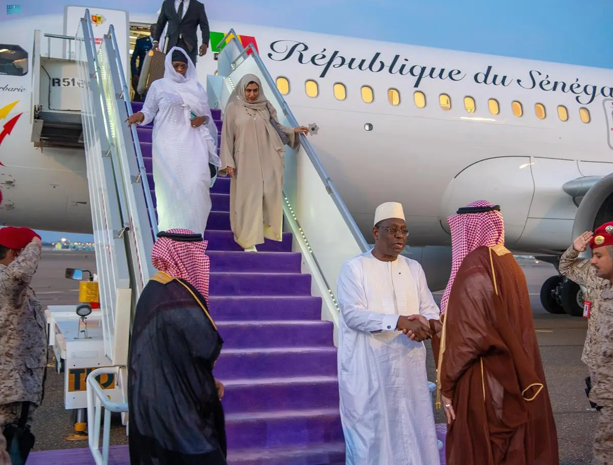 الرئيس السنغالي يصل إلى المدينة المنورة