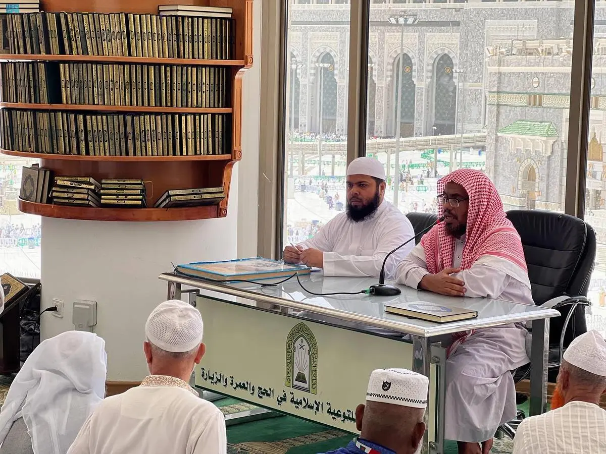 “الشؤون الإسلامية” تواصلُ برامجَها الدعوية للحجاج في مصليات فنادق المنطقة المركزية