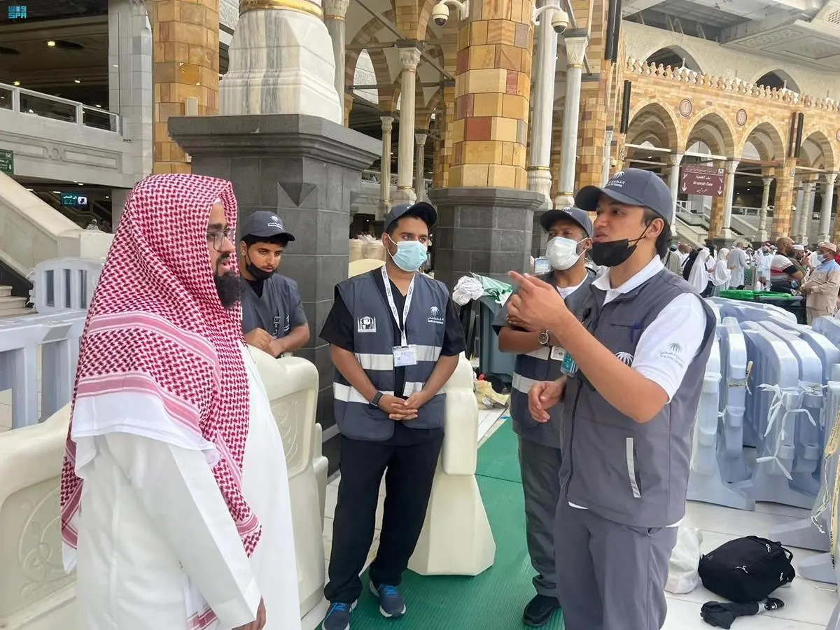 الفرق الصحية التطوعية تقدم خدماتها لضيوف الرحمن في المسجد الحرام