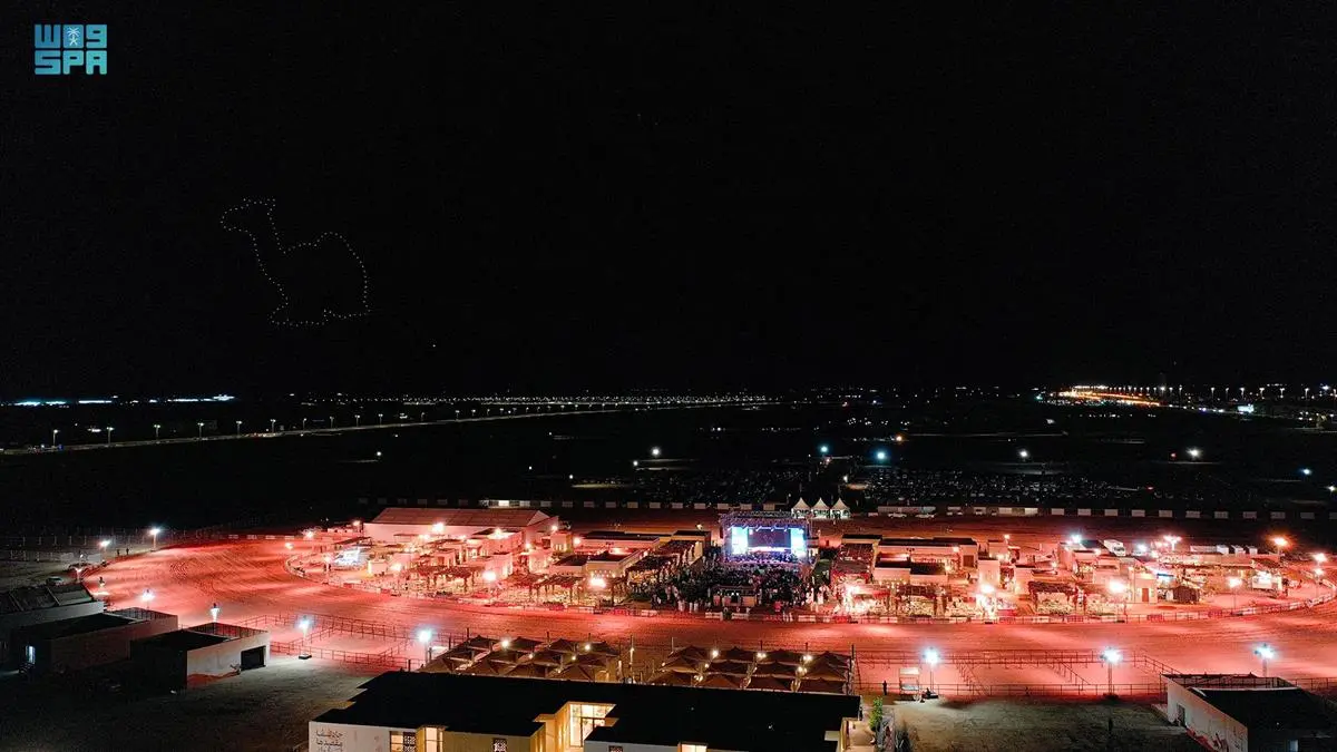 عروض طائرات الدرونز تضيء سماء مهرجان “جادة تبوك” بمجسمات إبداعية