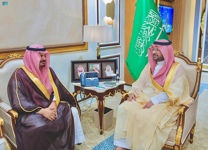 نائب أمير الحدود الشمالية يتسلّم التقرير السنوي لمؤسسة البريد السعودي بالمنطقة