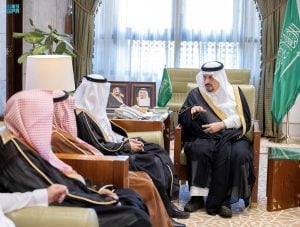 أمير الرياض يستقبل رئيس جمعية المتقاعدين