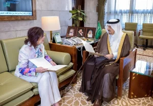 أمير الرياض يستقبل سفيرة العراق لدى السعودية