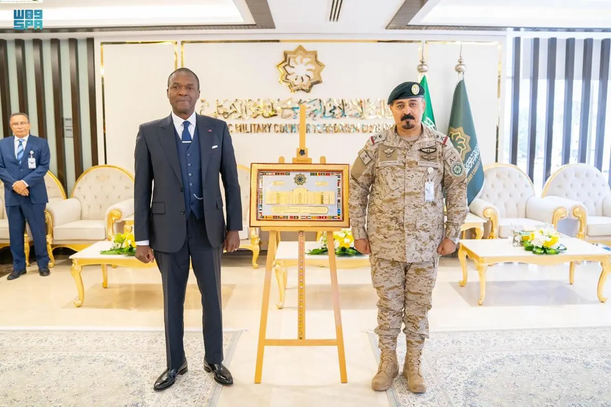 الأمين العام للتحالف الإسلامي يستقبل وزير الدفاع بجمهورية الكاميرون