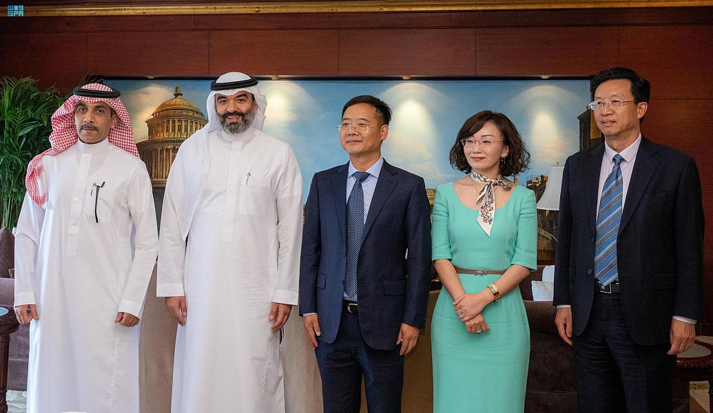 السواحة يلتقي رئيس مجلس إدارة شركة تووس-القابضة الصينية لإرساء ركائز نجاح واحات الابتكار في المملكة