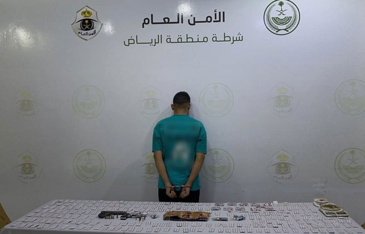 القبض على شخص لاتخاذه منزلًا وكرًا لترويج المخدرات في الرياض
