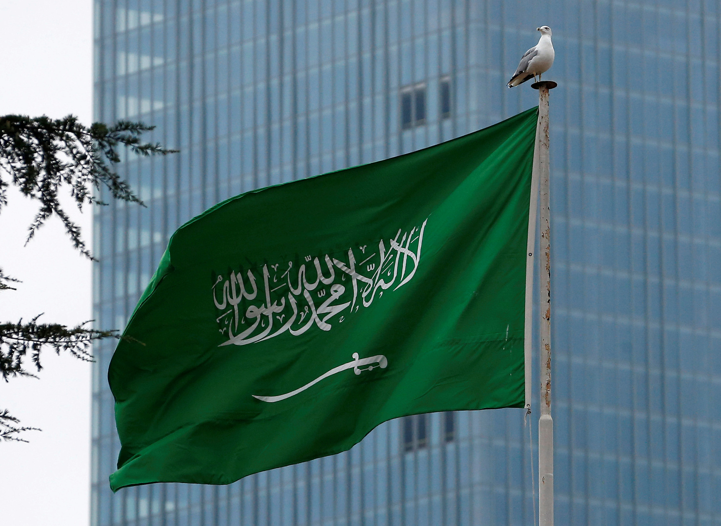 المستثمرون يترقبون مزاد الصكوك السعودية غدا مع تداول السندات العشرية الأمريكية دون 3.90 %