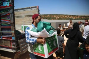 “الملك سلمان للإغاثة” يوزع 2.200 سلة غذائية بالسودان و1.389 بباكستان و728 في سوريا