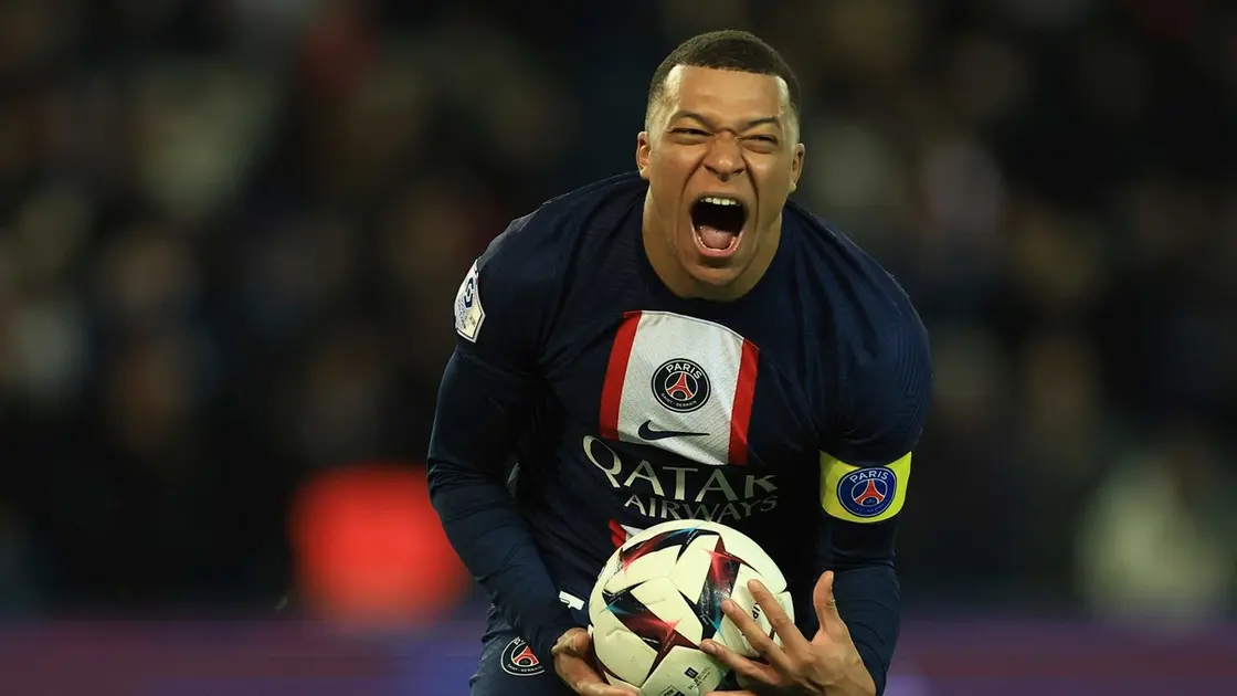 باريس يبدأ الهجوم على مبابي: لن تلمس كرة القدم مجدداً