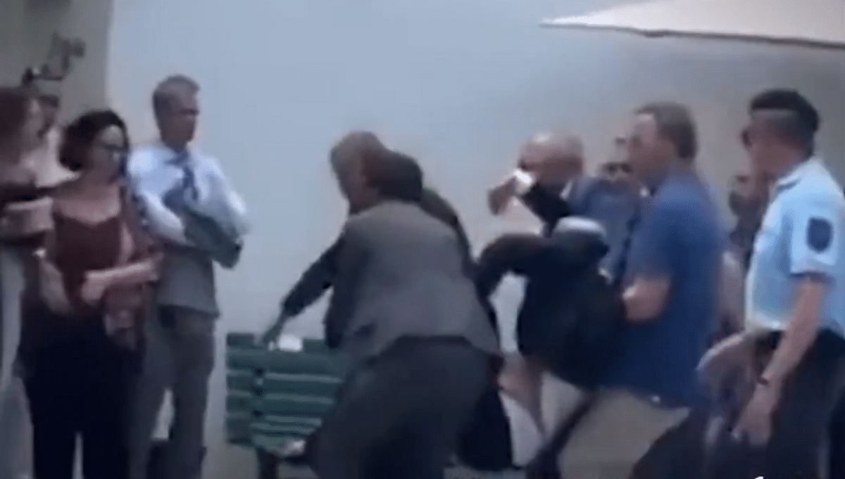 بالفيديو.. لحظة حمل الرئيس البرتغالي إلى المستشفى بعد تعرضه لحالة إغماء