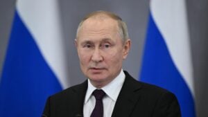 رئيس جنوب إفريقيا: توقيف بوتين خلال قمة بريكس يمثل إعلانا للحرب