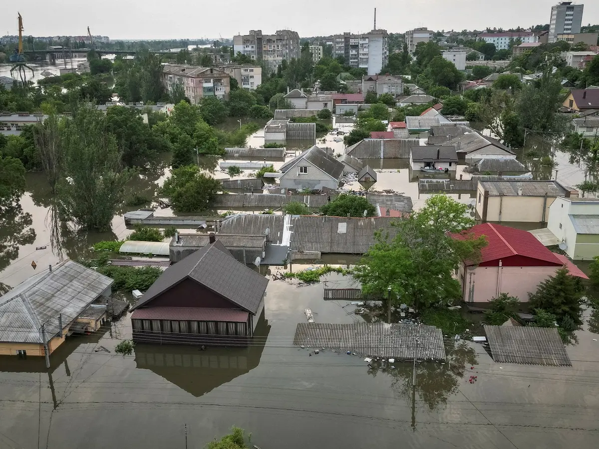روسيا: أكثر من 8 آلاف مبنى سكني غارق بسبب الفيضانات في خيرسون
