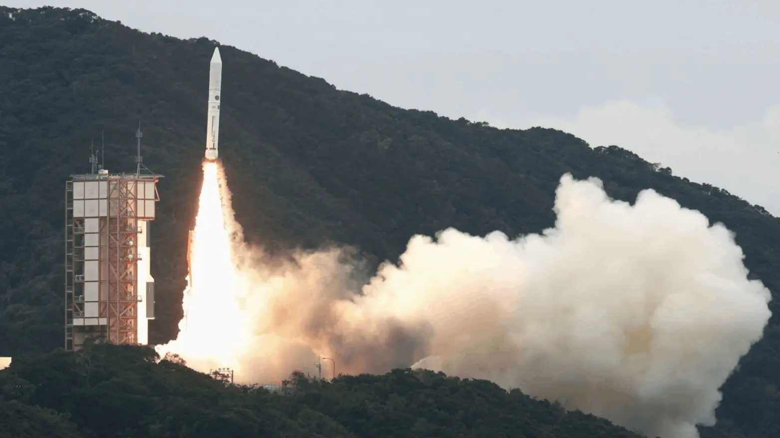 صاروخ وكالة الفضاء اليابانية ينفجر خلال اختبار للمحرك