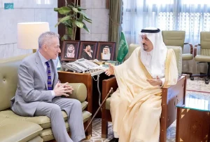 صور وأحاديث ودية.. أمير الرياض يستقبل السفير الأمريكي بمكتبه
