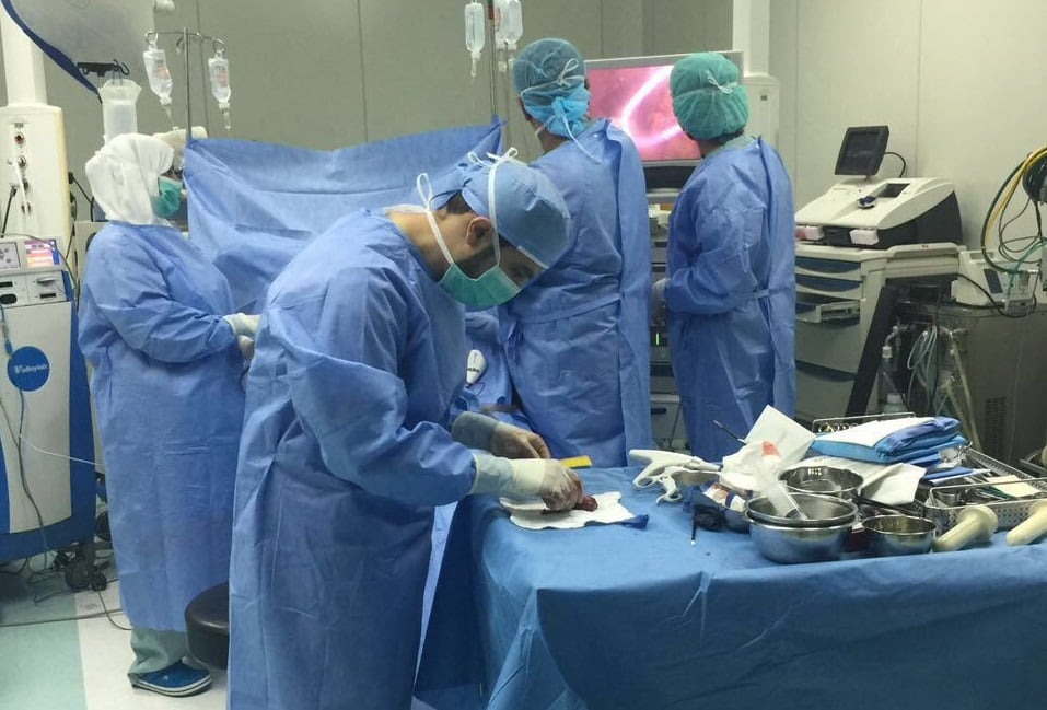 فريق طبي سعودي ينجح في استئصال ورم نادر لمريضة بجدة