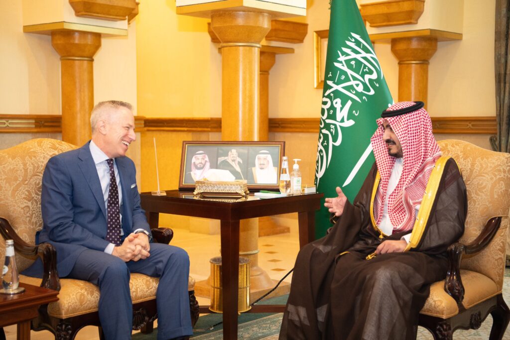 نائب أمير منطقة مكة يستقبل السفير الأمريكي لدى المملكة ومدير جوازات المنطقة المعيّن حديثًا