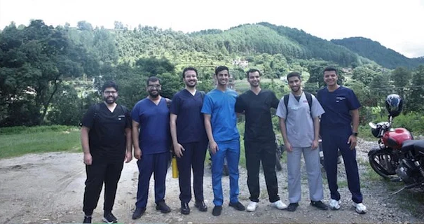 أطباء سعوديون يشاركون ضمن حملة تطوعية بالنيبال