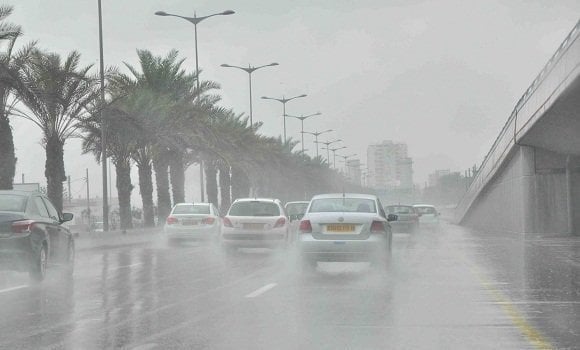 الأرصاد: أمطار وشبه انعدام في الرؤية بـ6 مناطق