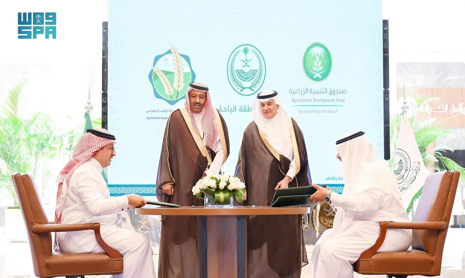 أمير الباحة يشهد توقيع عقد تمويل مشروع مدينة البُن في المنطقة بقيمة 72 مليون ريال