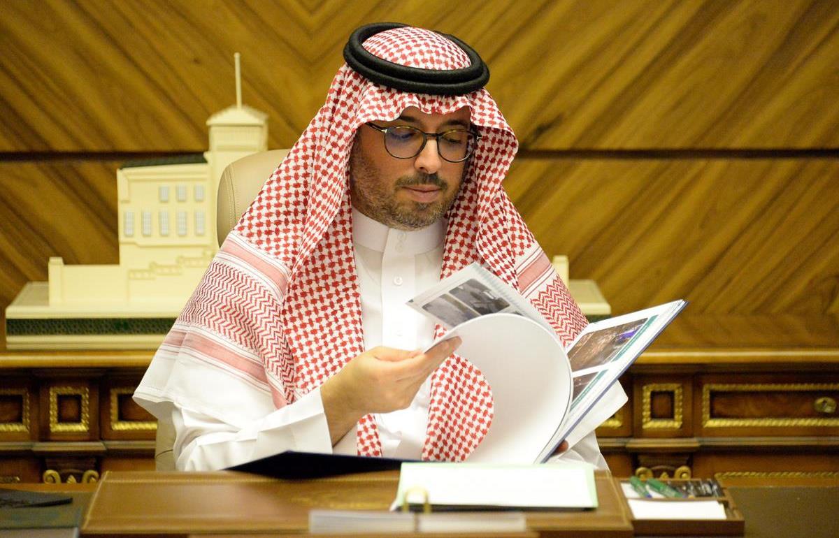الأمير سعود بن جلوي يتسلّم التقرير السنوي لمكافحة المخدرات في جدة