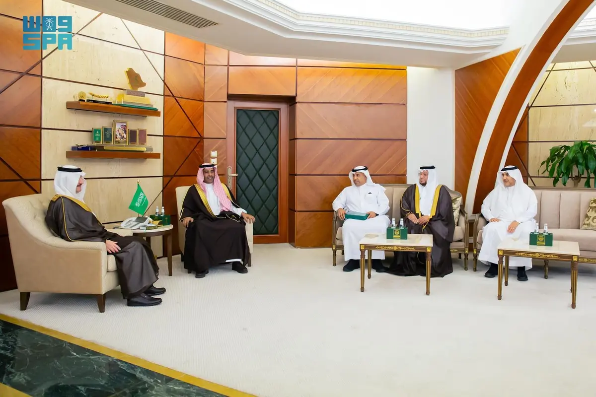 الأمير سعود بن نايف يستقبل مدير عام فرع وزارة البيئة والمياه والزراعة بالشرقية