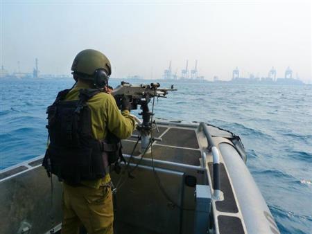 زوارق الاحتلال تهاجم مراكب صيد فلسطينية في غزة