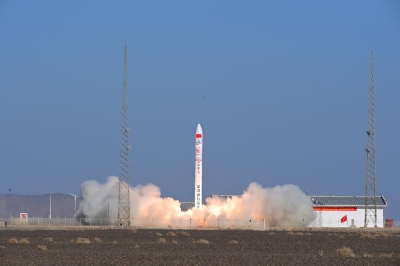 الصين تطلق 5 أقمار صناعية إلى الفضاء