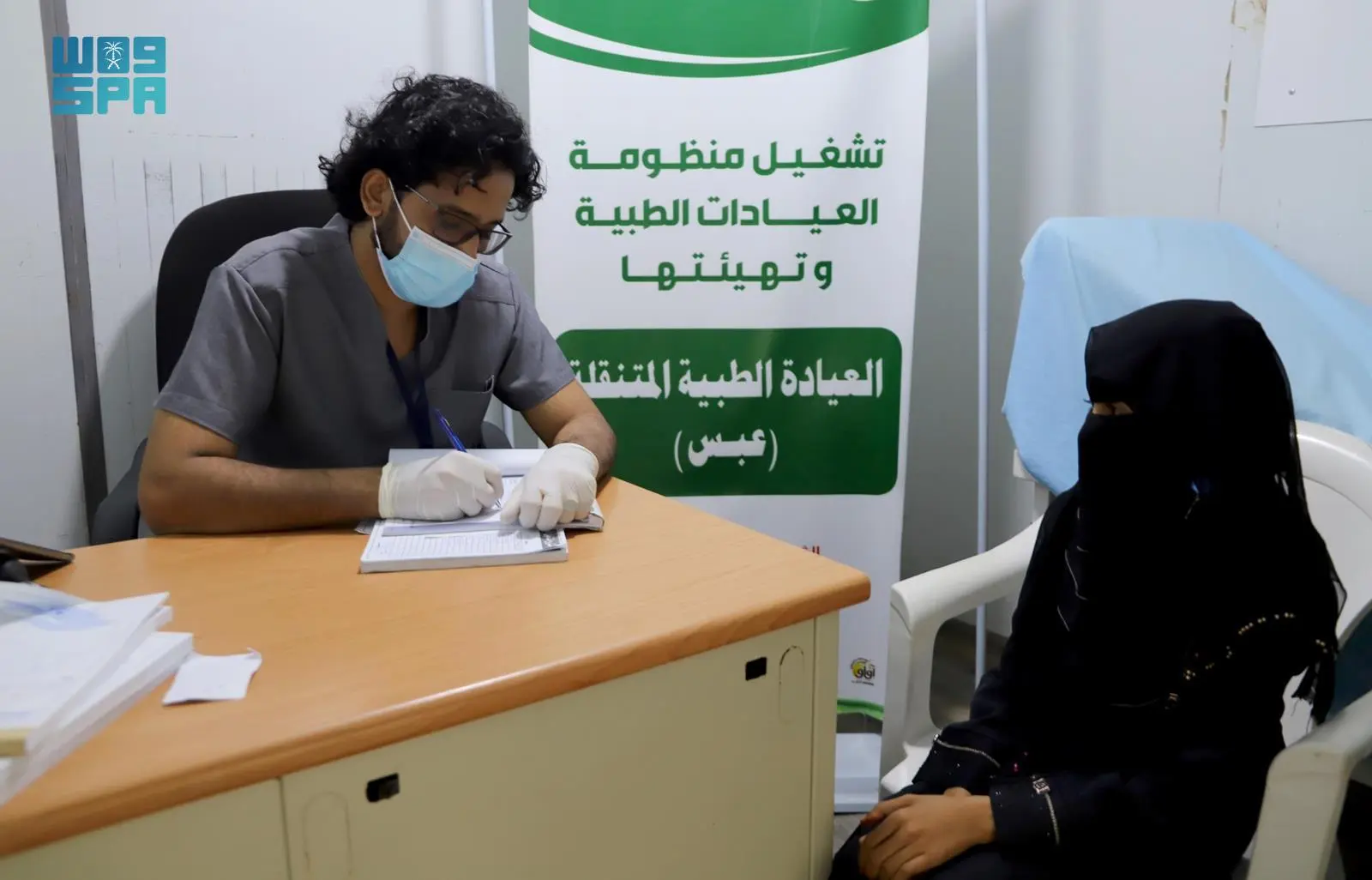 العيادات الطبية المتنقلة لمركز الملك سلمان للإغاثة في عبس تقدم خدماتها العلاجية لـ 483 مستفيدا خلال شهر يوليو الماضي