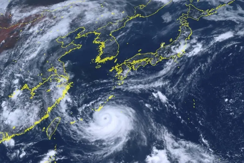 اليابان تلغي عددًا من الرحلات مع اقتراب إعصار “خانون”