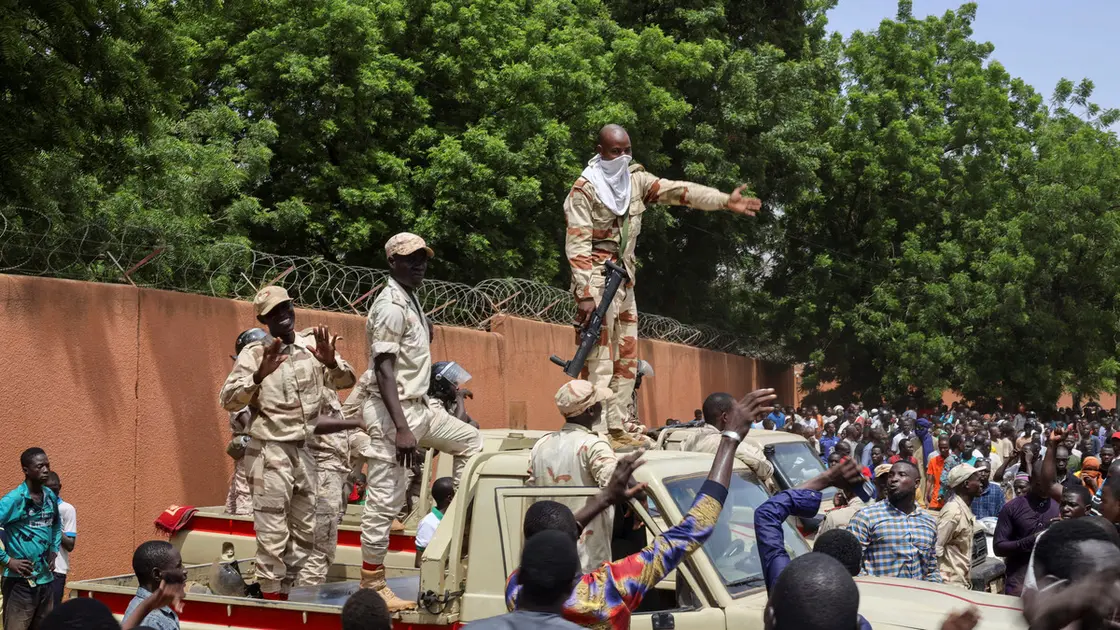 انقلابيو النيجر يتجاهلون الحوار.. وإكواس تجهز لإعادة النظام الدستوري