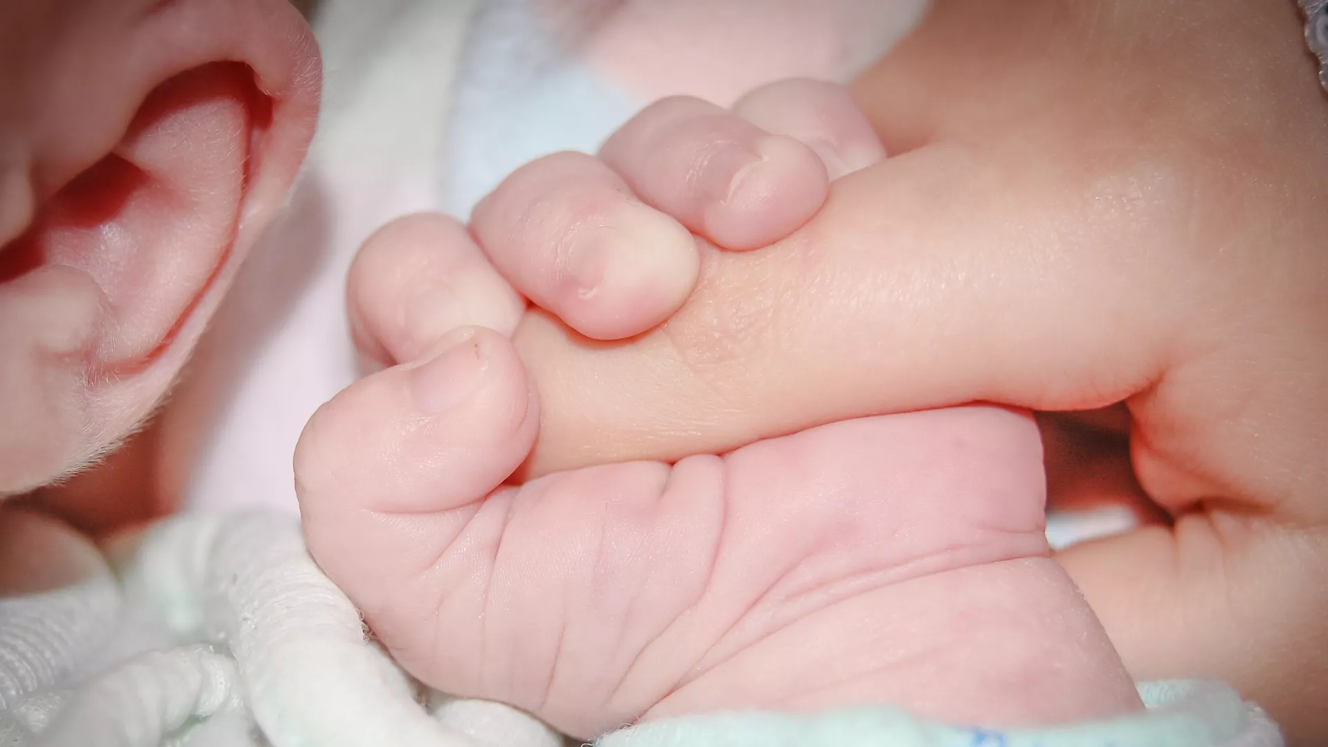 حقنتهم بالهواء والأنسولين… إدانة ممرضة بريطانية بقتل 7 أطفال حديثي الولادة
