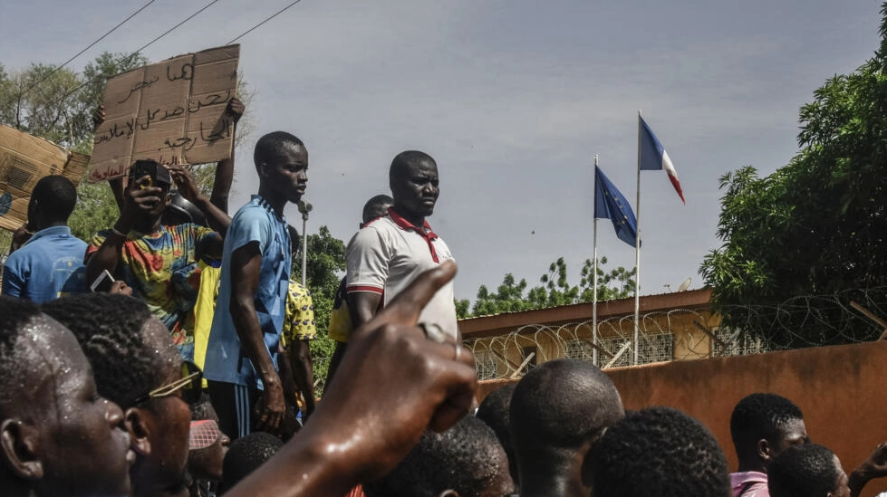فرنسا تعلن بدء إجلاء رعاياها من النيجر اليوم الثلاثاء