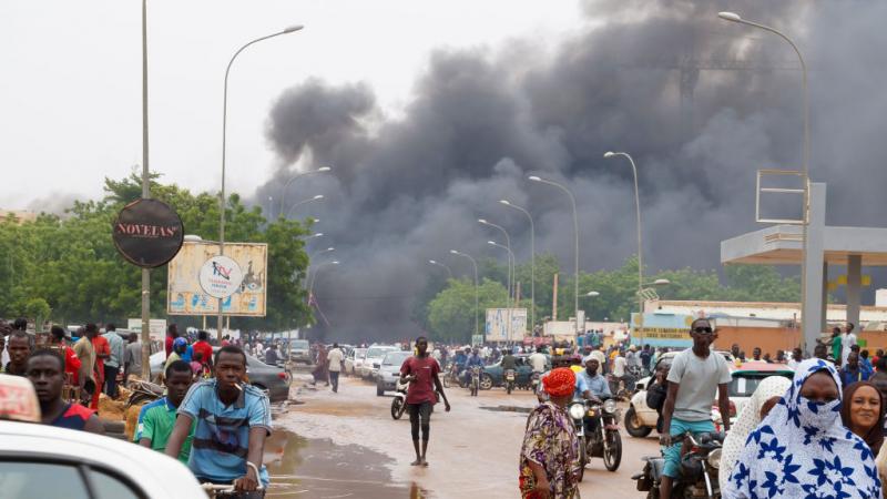 الاتحاد الأوروبي يؤكد “دعمه الكامل” لسفير فرنسا في النيجر