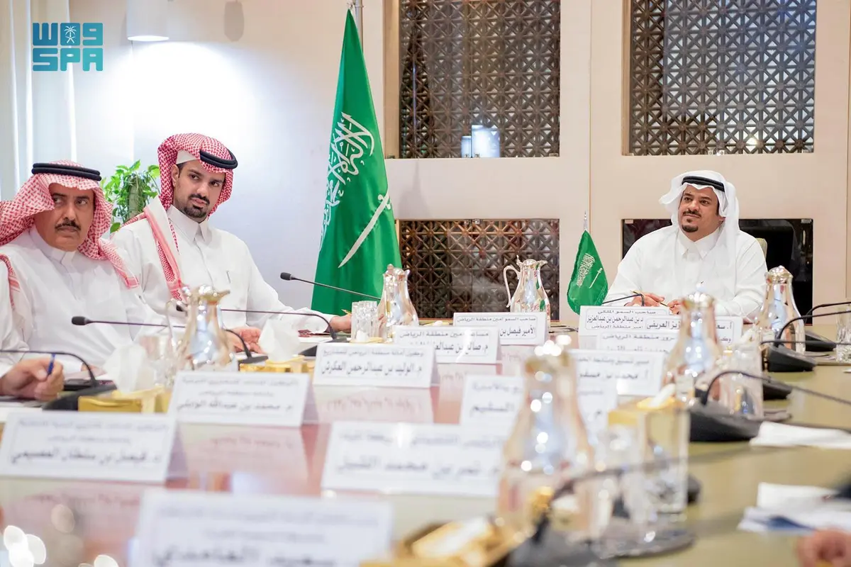 نائب أمير الرياض يطلع على مشروع حي الملك سلمان