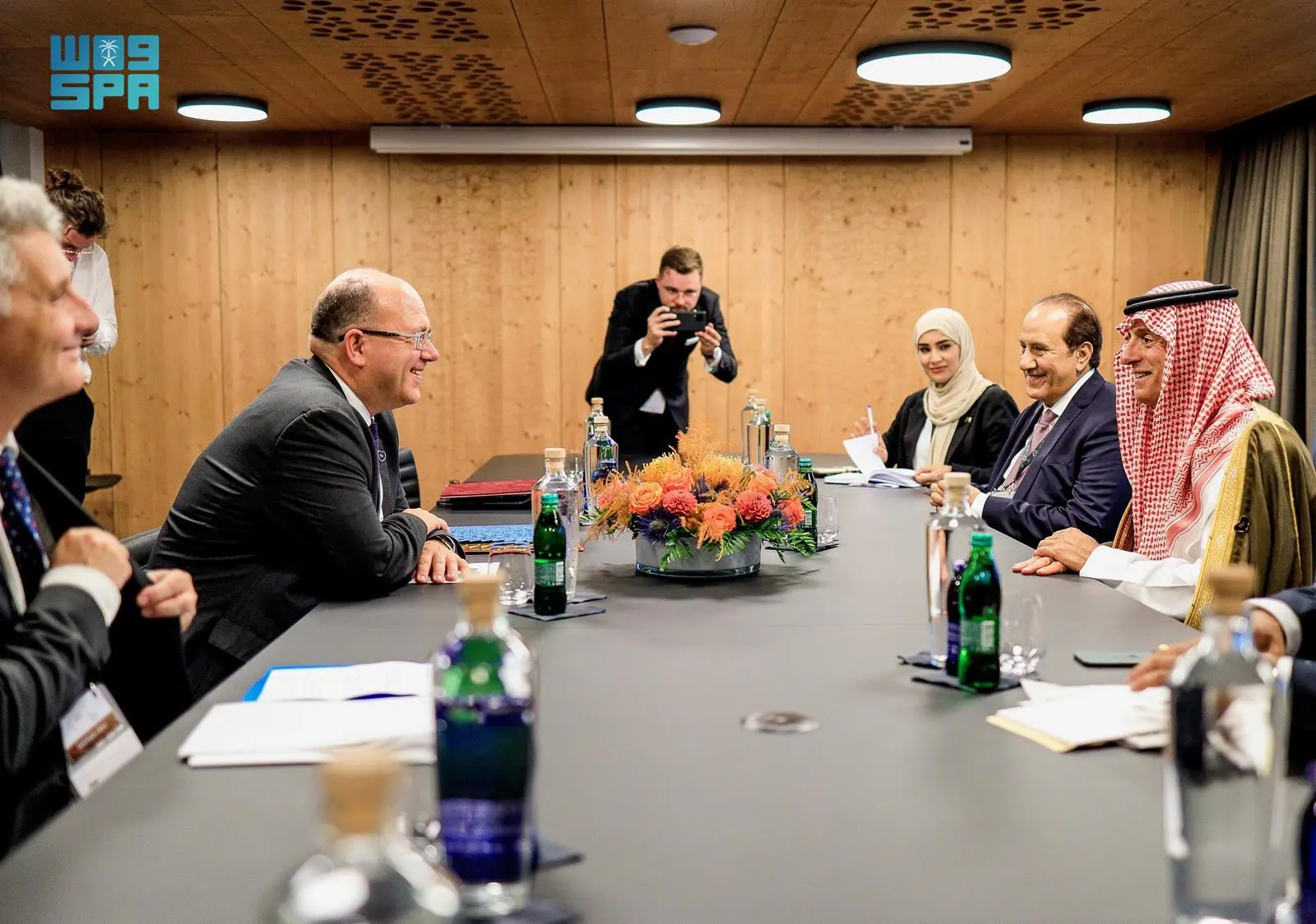وزير الدولة للشؤون الخارجية يلتقي وزير الشؤون الخارجية والأوروبية السلوفاكي