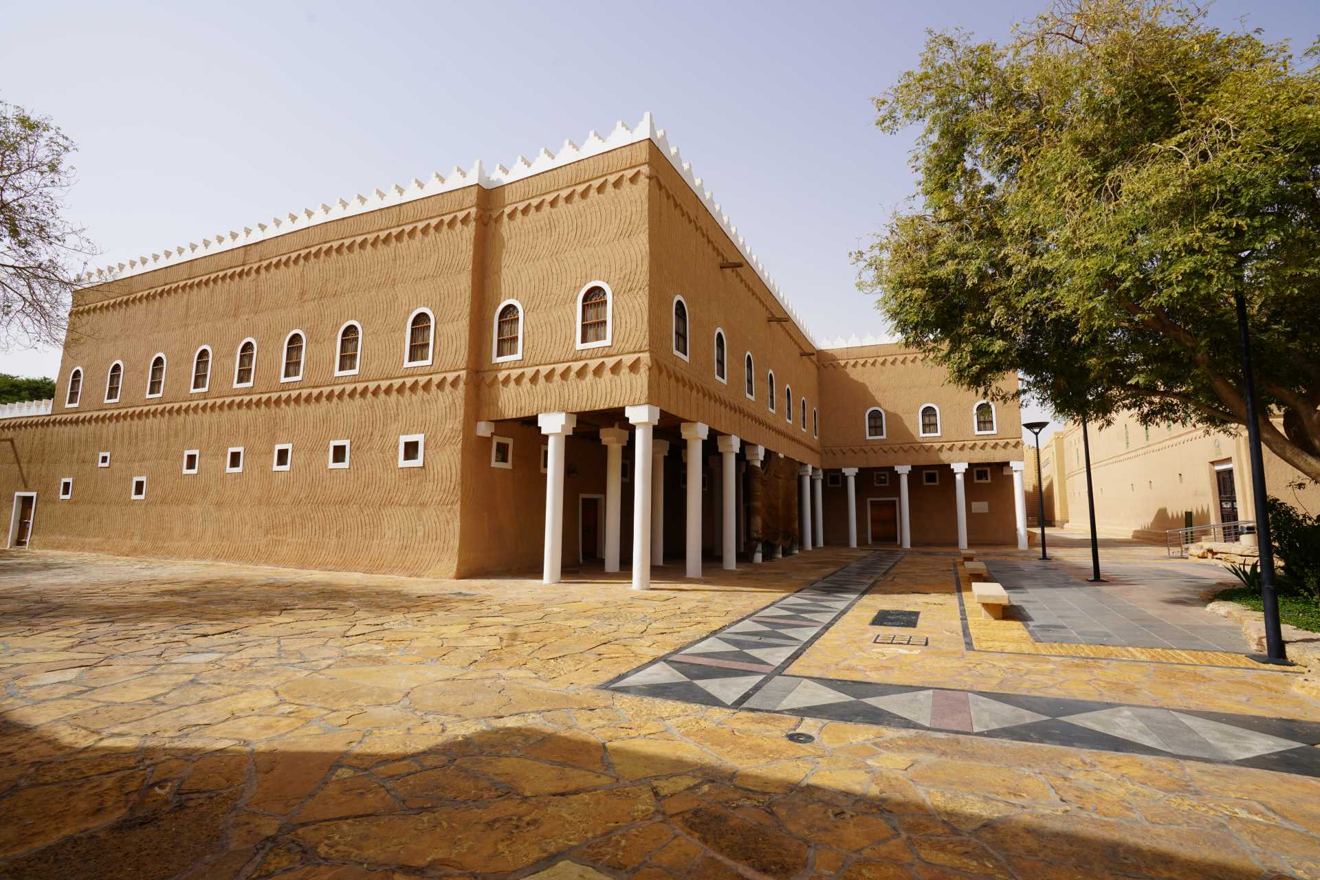 أستاذ التاريخ بجامعة الملك سعود: “قصر المربع” عاش فيه الملك عبدالعزيز منذ عام 1939م حتى وفاته