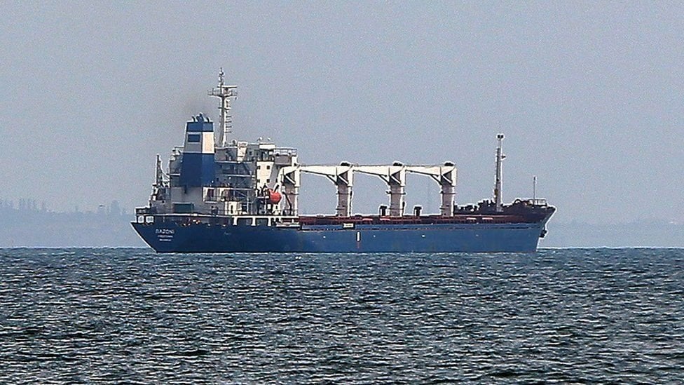 الاستخبارات البريطانية تؤكد استهداف روسيا سفينة شحن في البحر الأسود