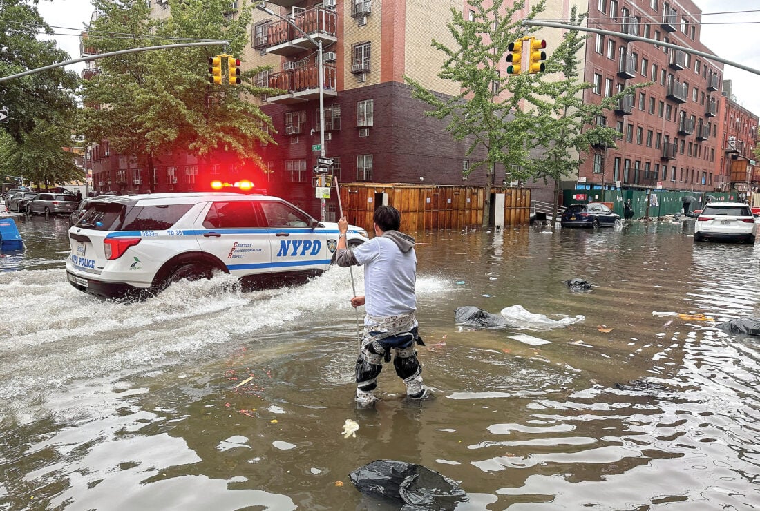 الفيضانات تشل مدينة نيويورك.. غرق المتاجر ومحطات القطار