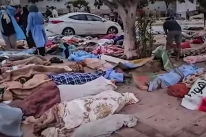 تحذيرات من كارثة بيئية بسبب انتشار جثامين ضحايا الإعصار بشوارع درنة الليبية