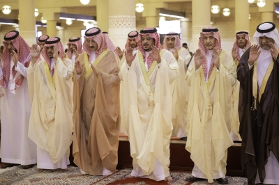 صلاة الميت على الأمير جلوي بن عبدالعزيز