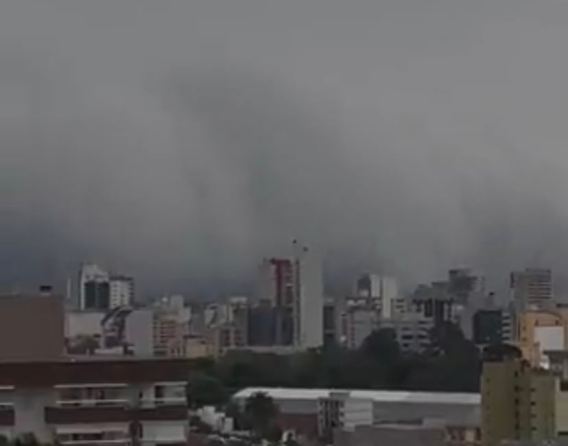 فيديو | مشهد مخيف لسحب تجتاح مدينة برازيلية