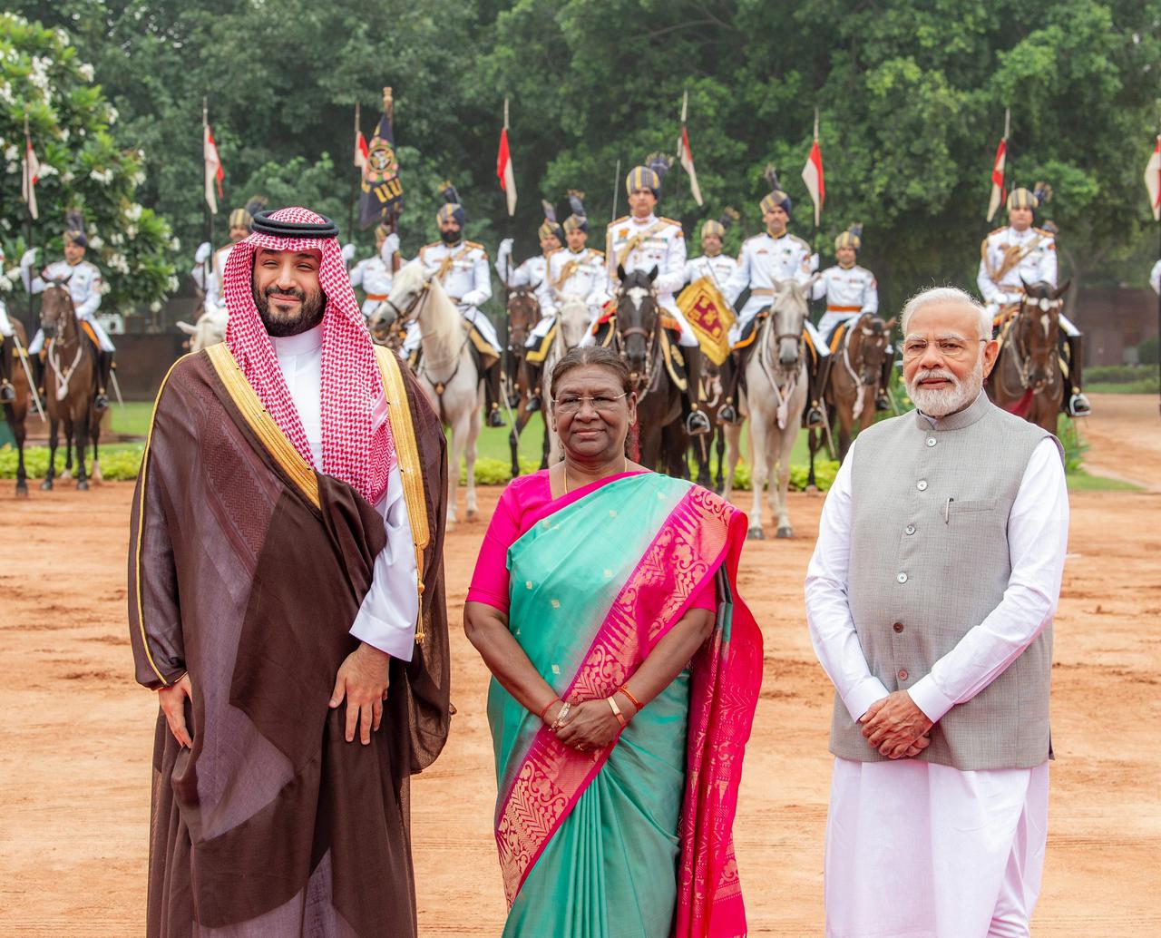 مراسم استقبال رسمية لولي العهد خلال زيارته للقصر الرئاسي الهندي