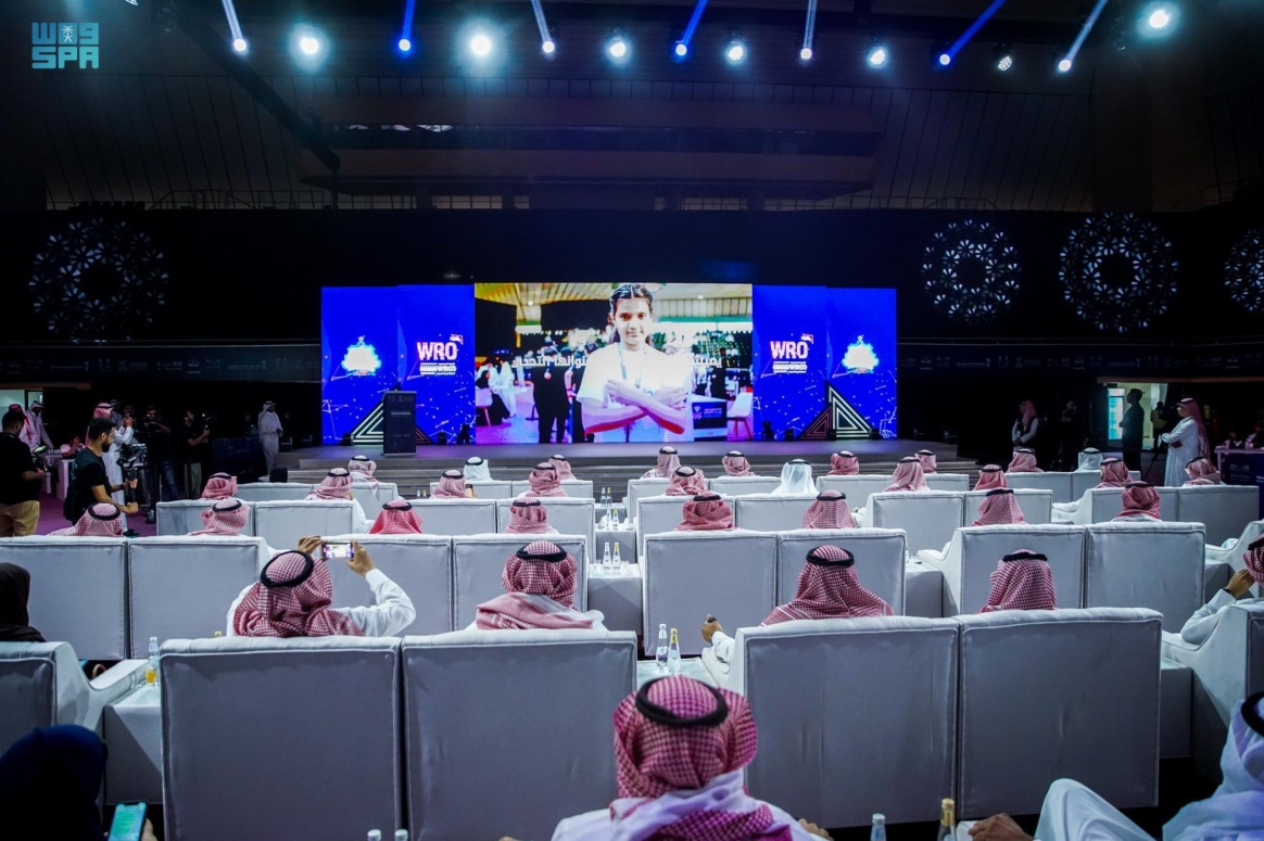 36 طالباً سعودياً يزينون “عالمي الروبوت”